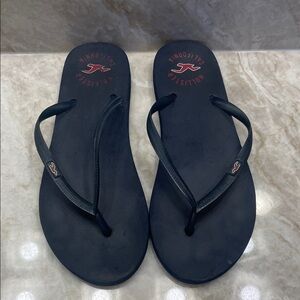 Hollister Black Flip Flops with Red Accents! Size: 6.5! RARE! Y2K!